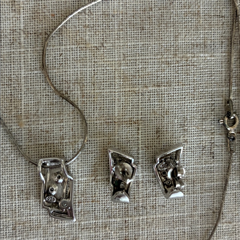 Elegant Silver 925 Necklace and Stud Earring Set
Clear Rhinestone - Picture 7 of 10